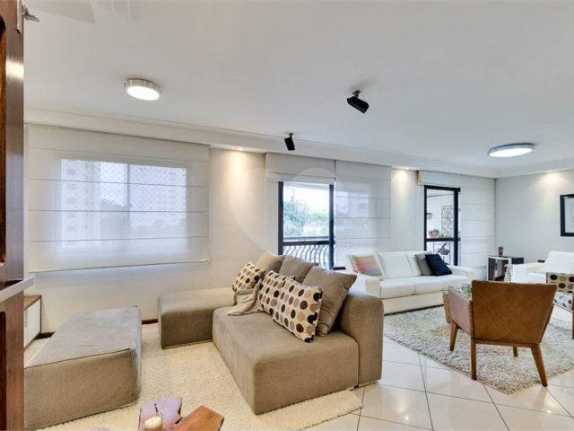 Apartamento à venda com 3 quartos, sendo 2 suítes,  em Alto da Boa Vista, São Paulo, SP