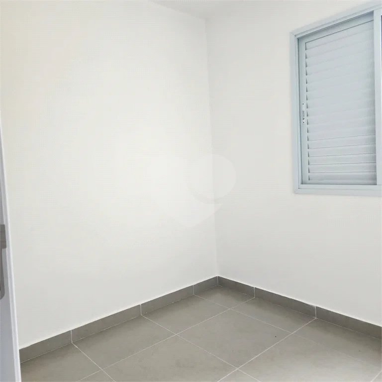 Casa à venda com 2 quartos, sendo 1 suíte, no condomínio Residencial Sanches, São Paulo - SP
