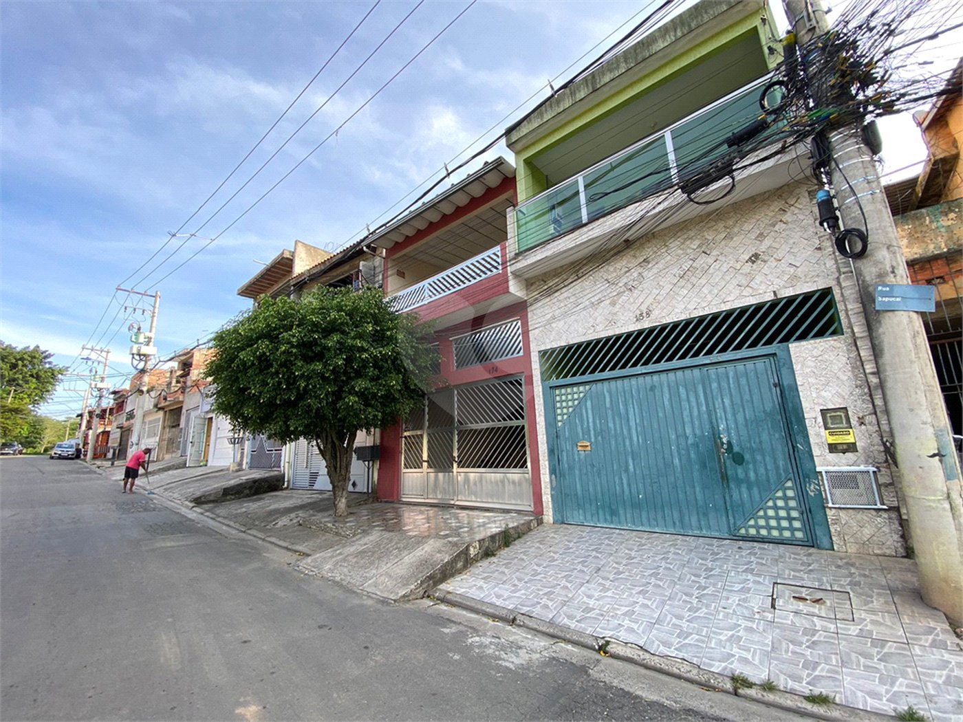 Sobrado à venda com 4 quartos em Jardim Santa Luzia de Poa, Itaquaquecetuba, SP