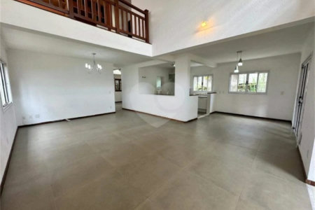 Casa à venda com 3 quartos, sendo 1 suíte,  no condomínio Residencial Recanto dos Paturis, Vinhedo - SP