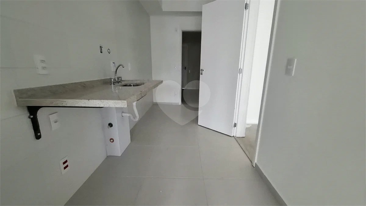 Apartamento à venda com 3 suítes em Vila Pirajussara, São Paulo, SP