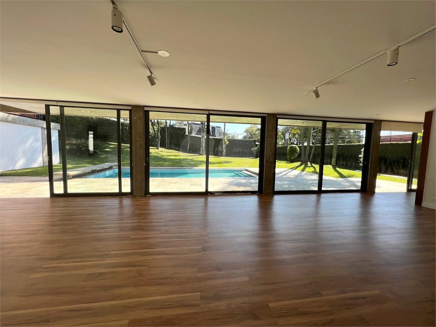 Sobrado para alugar com 5 quartos, sendo 4 suítes, em Jardim Everest, São Paulo, SP