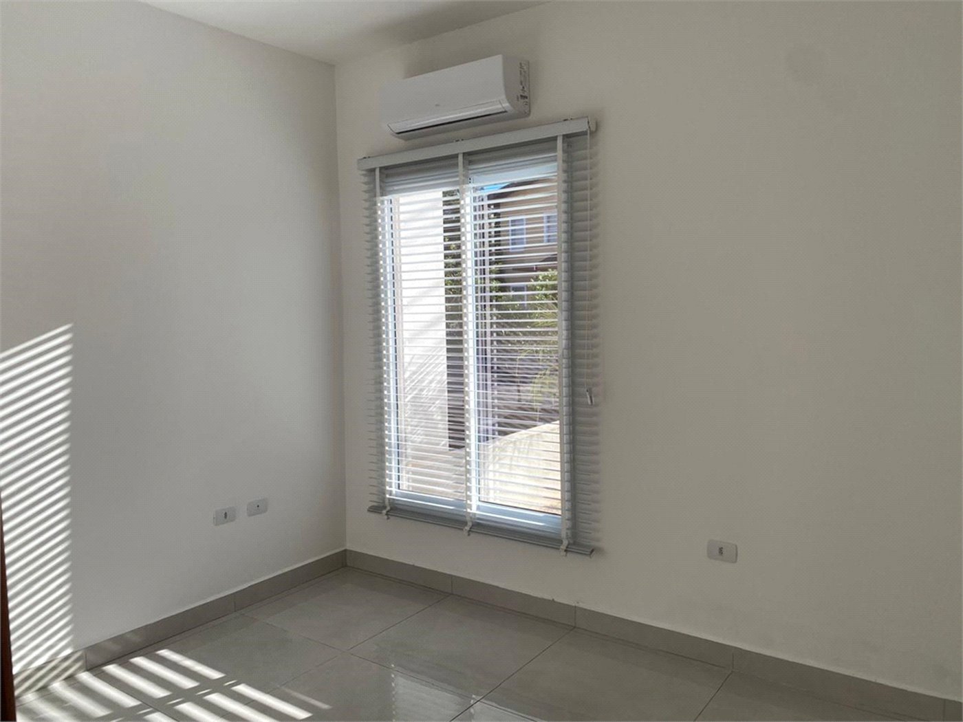 Casa à venda com 2 quartos, sendo 1 suíte, no condomínio Ilha das Águas, Salto - SP