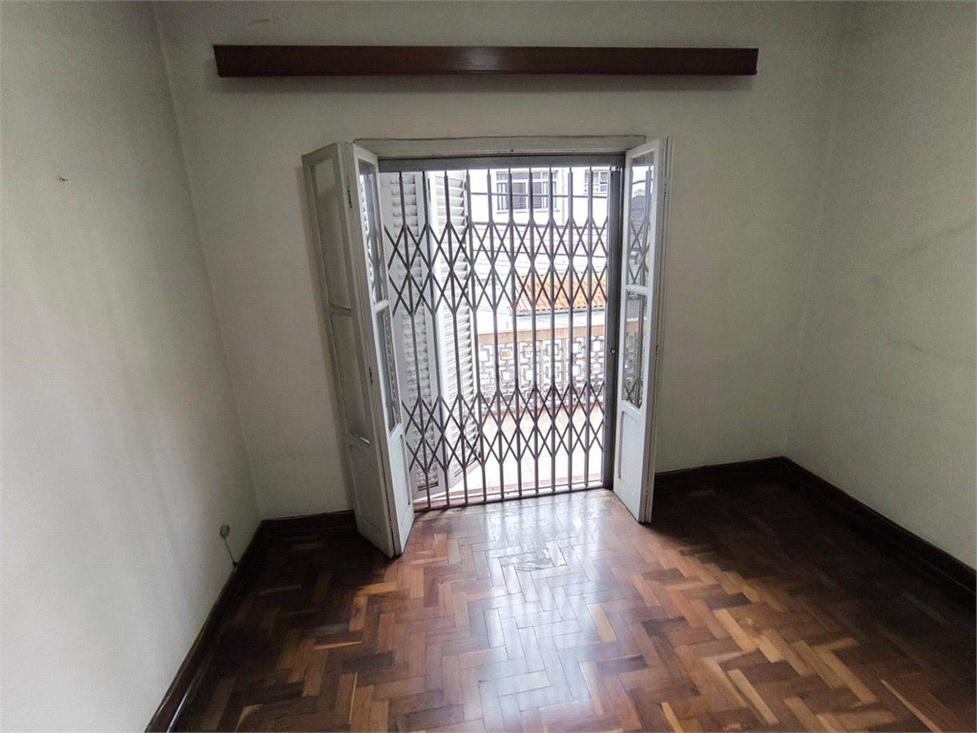 Sobrado à venda com 5 quartos, sendo 1 suíte, em Jardim Trussardi, São Paulo, SP