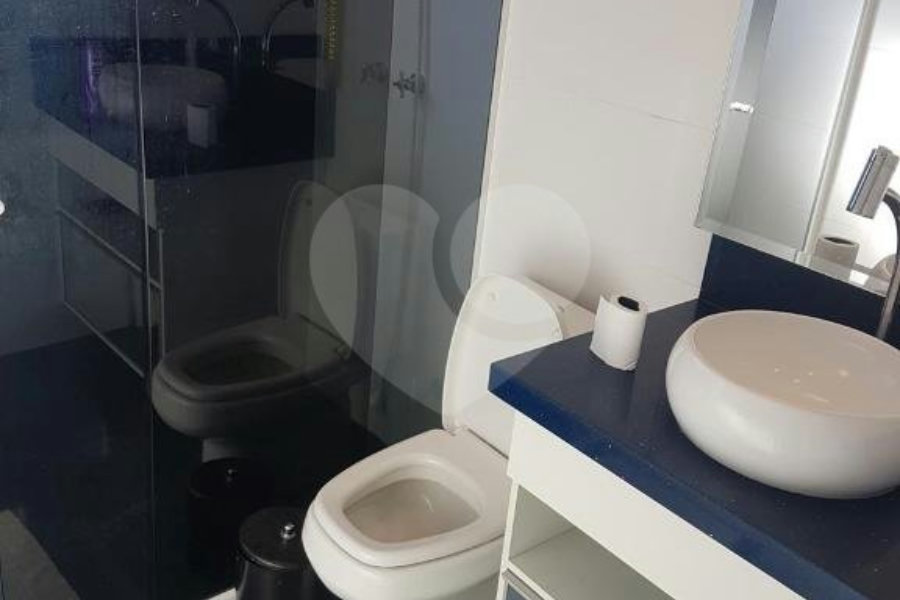 Sobrado à venda com 4 quartos, sendo 2 suítes, em Parque Maria Domitila, São Paulo, SP
