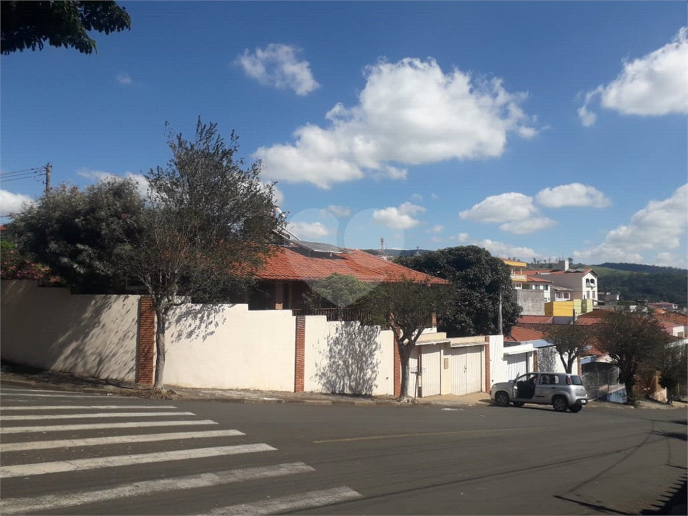 Casa à venda com 3 quartos, sendo 1 suíte,  no Centro, Socorro, SP