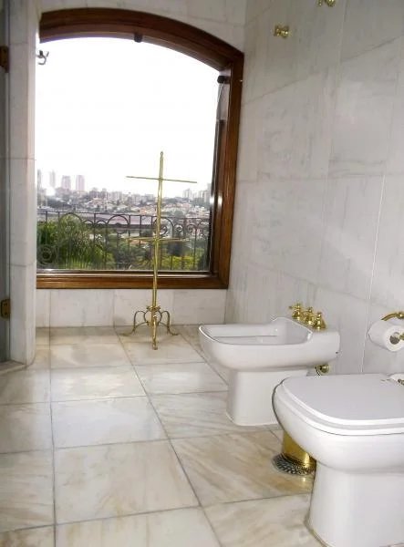Sobrado à venda com 4 quartos, sendo 2 suítes,  em Jardim Leonor, São Paulo, SP