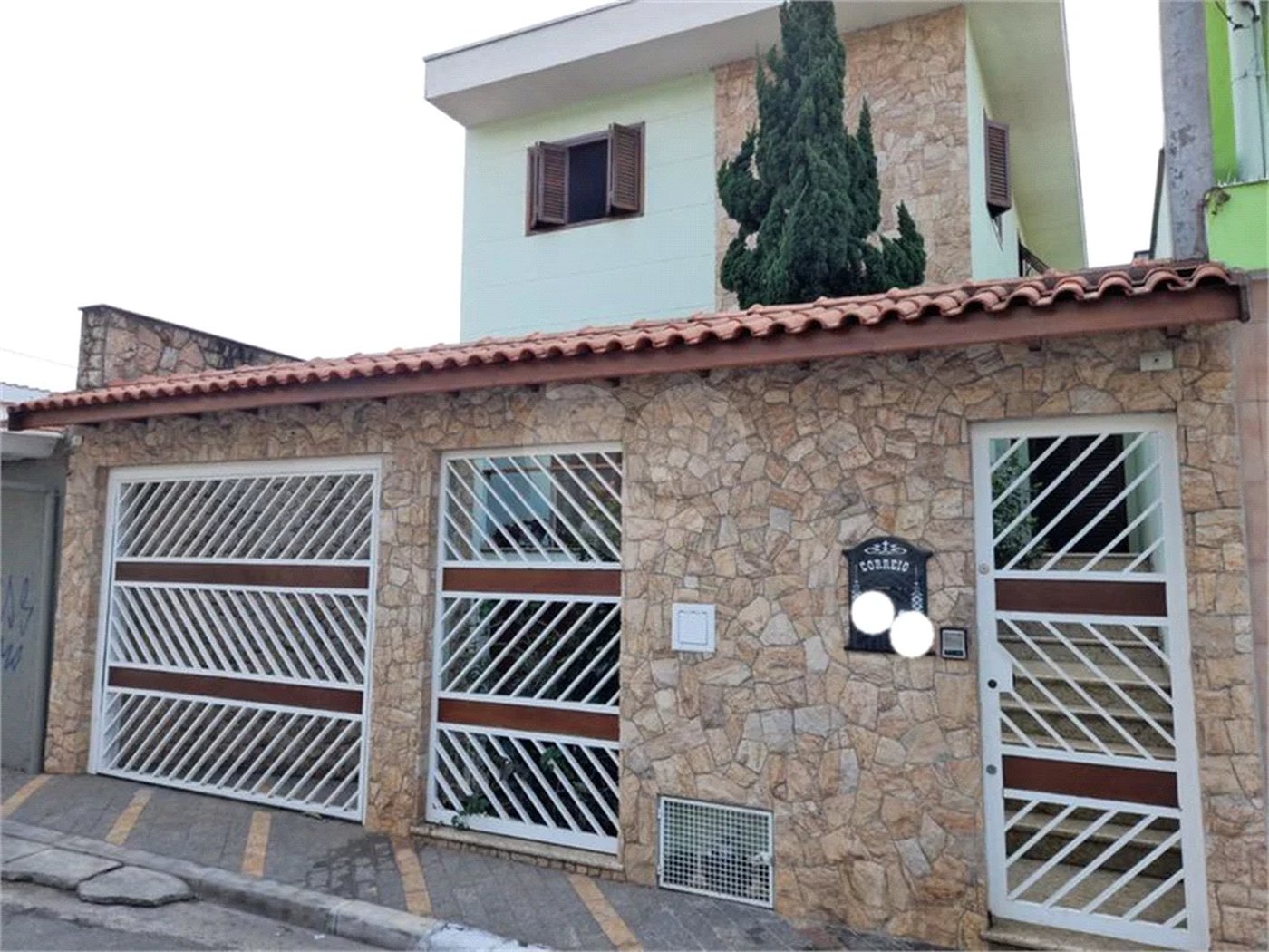 Sobrado à venda com 3 suítes em Vila Romero, São Paulo, SP