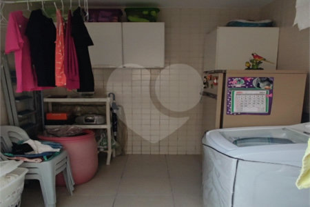 Sobrado com 125m² , 3 dormitórios , sendo 1 suíte , 2 vagas de garagem , à venda no Bosque da Saúde.
