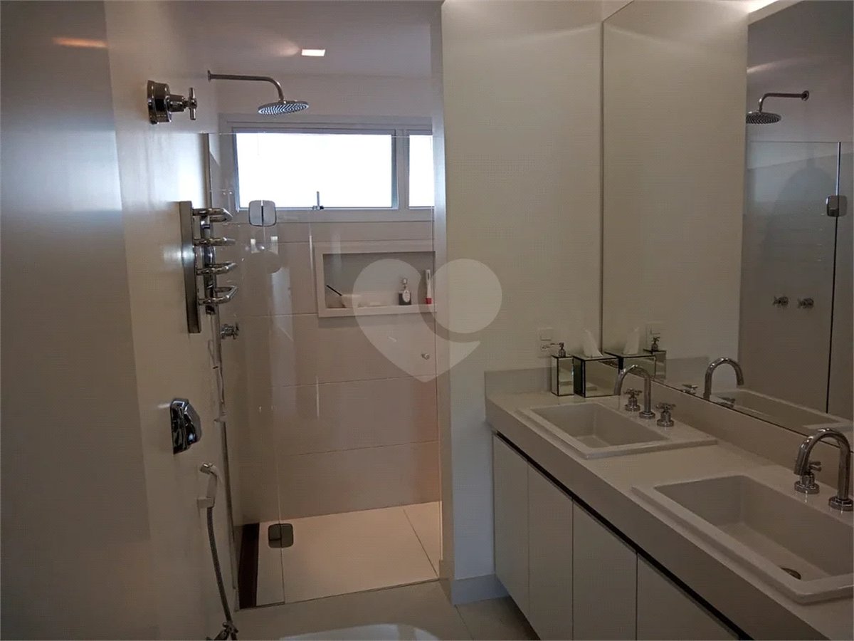 Apartamento à venda com 3 quartos, sendo 1 suíte, em Higienópolis, São Paulo, SP