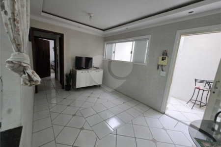 Casa térrea à venda no Douradinho com 2 quartos e edícula com mais dois quartos e 2 banheiros.