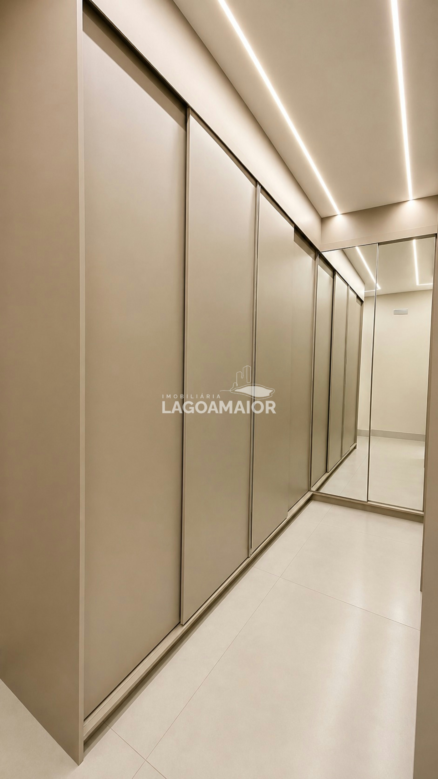 Casa à venda com 3 quartos, sendo 3 suítes, no condomínio Villa Dumont, Três Lagoas - MS