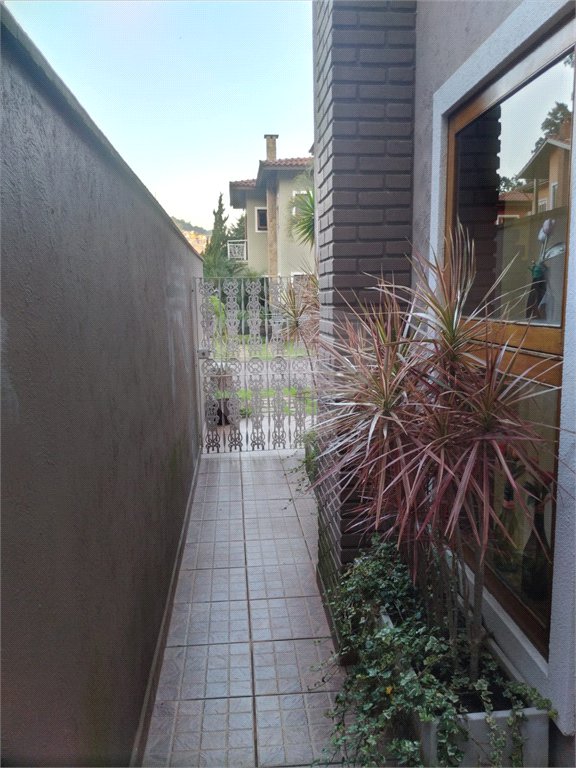 Casa à venda com 4 quartos, sendo 3 suítes, no condomínio Da Serra, São Paulo - SP