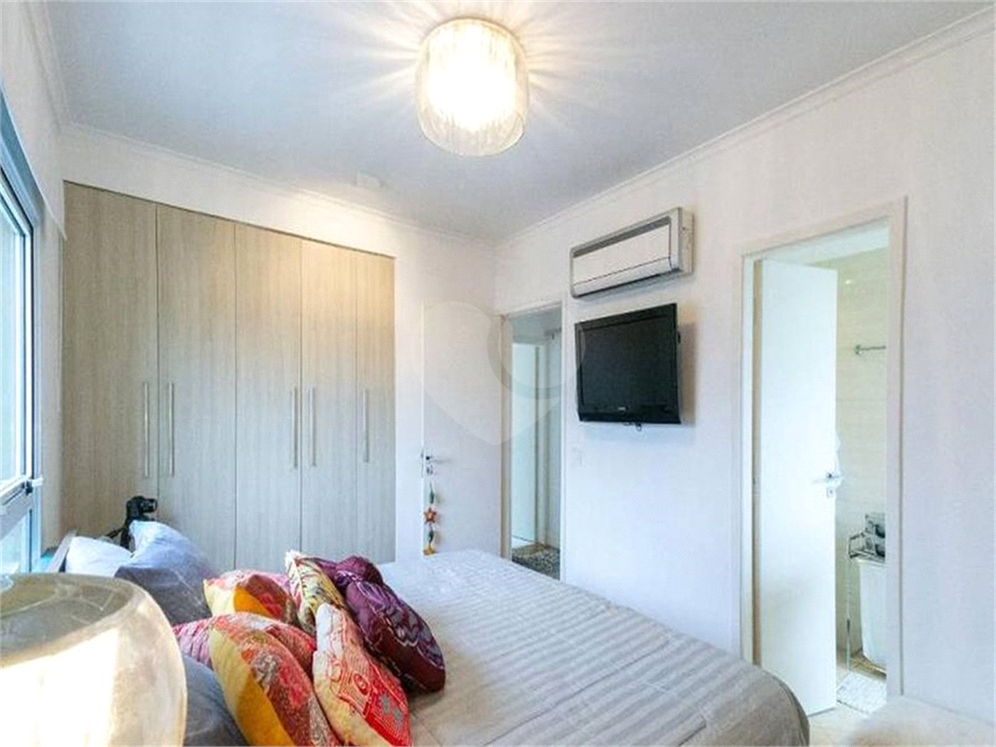 Apartamento à venda com 2 quartos, sendo 1 suíte, em Vila Olímpia, São Paulo, SP