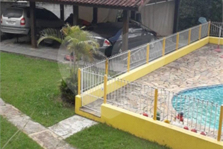 Casa à venda com 4 quartos, sendo 2 suítes, no condomínio Gleba II, Mairiporã - SP