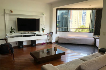 Cobertura à venda com 5 quartos, sendo 3 suítes, em Vila Andrade, São Paulo, SP