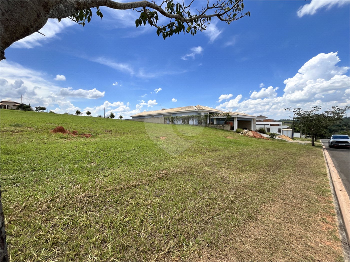 Terreno à venda no condomínio Residencial Saint Charbel, Araçoiaba da Serra - SP