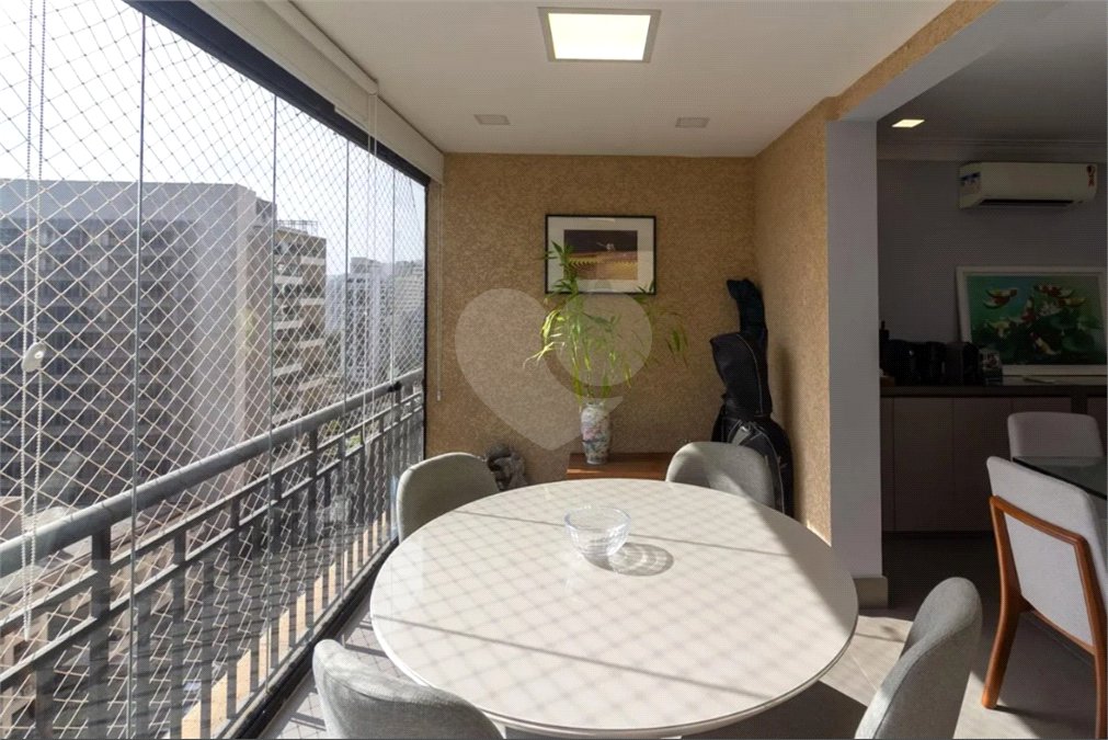 Apartamento à venda com 3 quartos, sendo 2 suítes, em Brooklin Paulista, São Paulo, SP