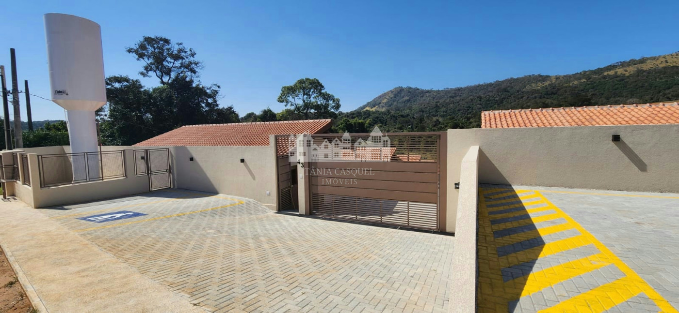 Casa à venda ou para alugar com 2 suítes no condomínio Serra Verde, Atibaia - SP