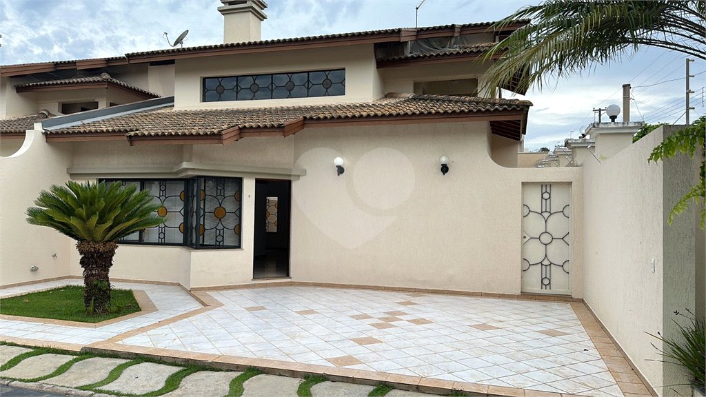 Casa para alugar com 3 suítes no condomínio Jardim Siriema, Atibaia - SP