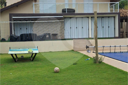 Casa à venda com 4 quartos, sendo 3 suítes, no Centro, Bom Jesus dos Perdões, SP