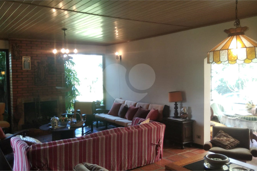 Casa à venda com 5 quartos, sendo 3 suítes, no condomínio Alpes da Cantareira, Mairiporã - SP