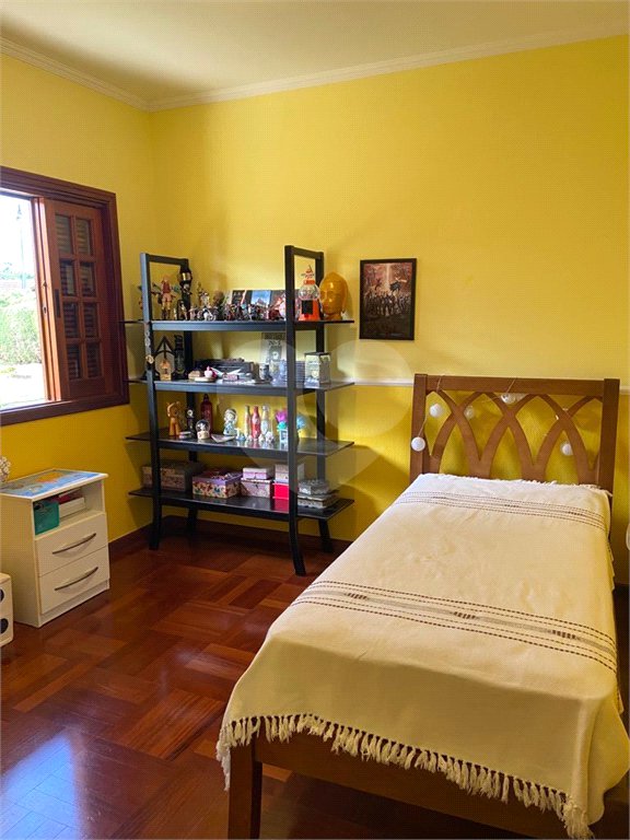Casa à venda com 4 quartos, sendo 2 suítes, no condomínio Monte Belo, Salto - SP