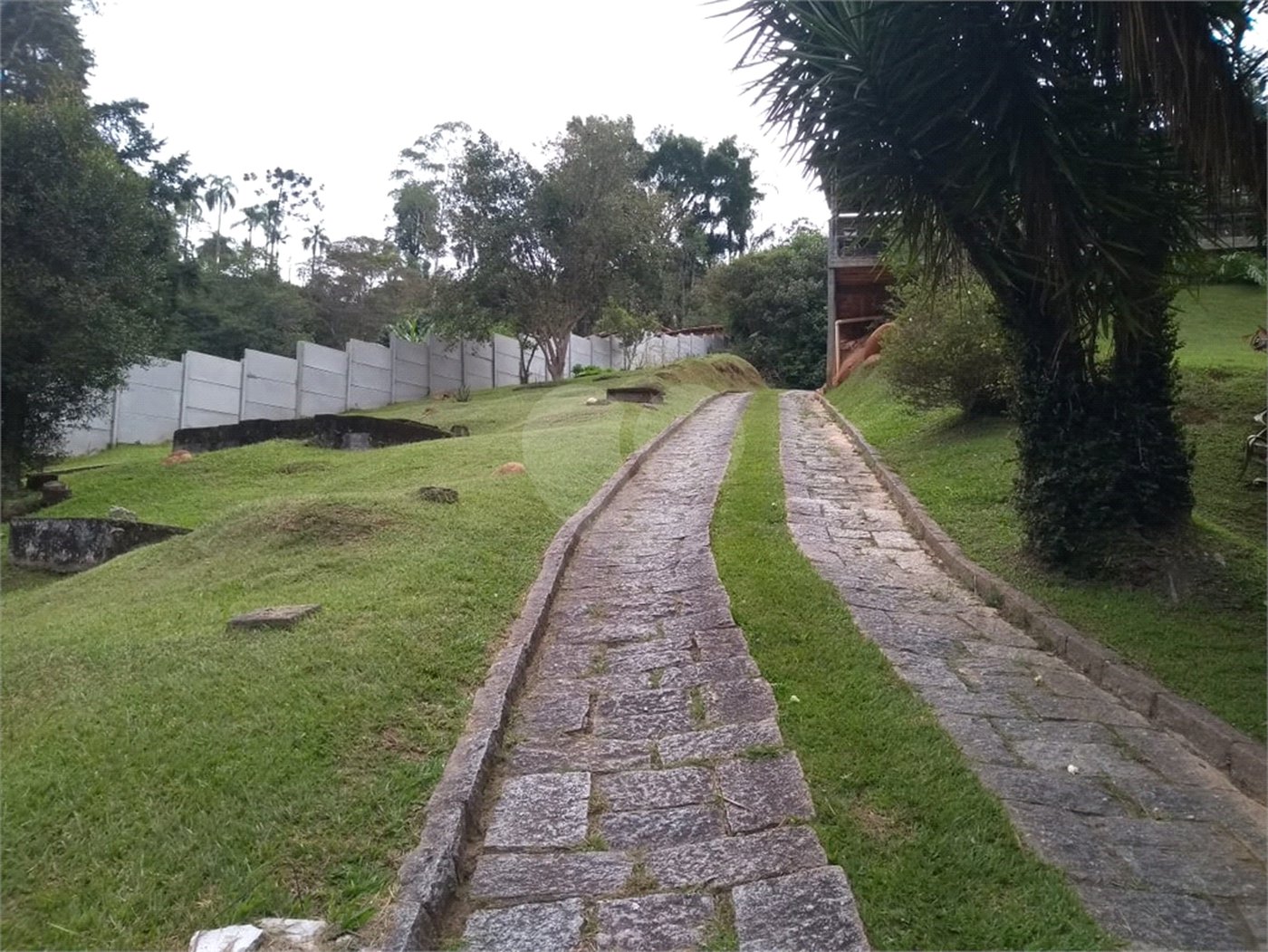 Casa à venda com 3 quartos, sendo 1 suíte, no condomínio Cinco Lagos, Mairiporã - SP