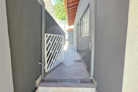 Casa à venda com 3 quartos, sendo 1 suíte, no condomínio Residencial Jardim das Palmeiras, Vinhedo - SP