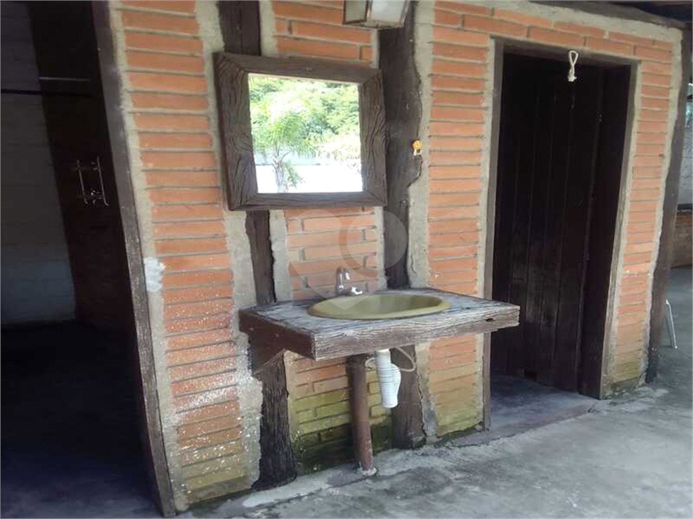 Casa à venda com 6 quartos, sendo 3 suítes, no condomínio Residencial Jardins de Mairiporã I, Mairiporã - SP