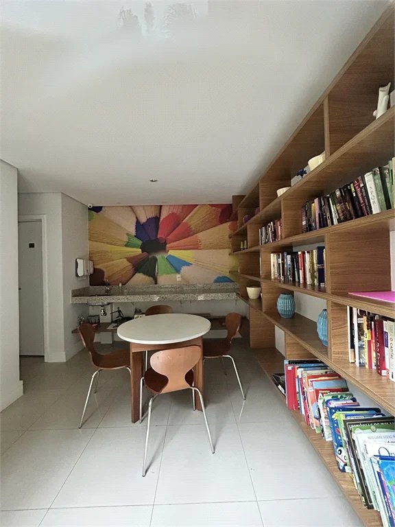 Apartamento à venda com 3 quartos, sendo 1 suíte,  em Vila Andrade, São Paulo, SP