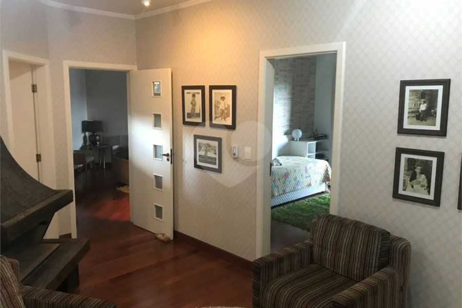 Casa à venda com 4 quartos, sendo 3 suítes, no condomínio Alpes da Cantareira, Mairiporã - SP