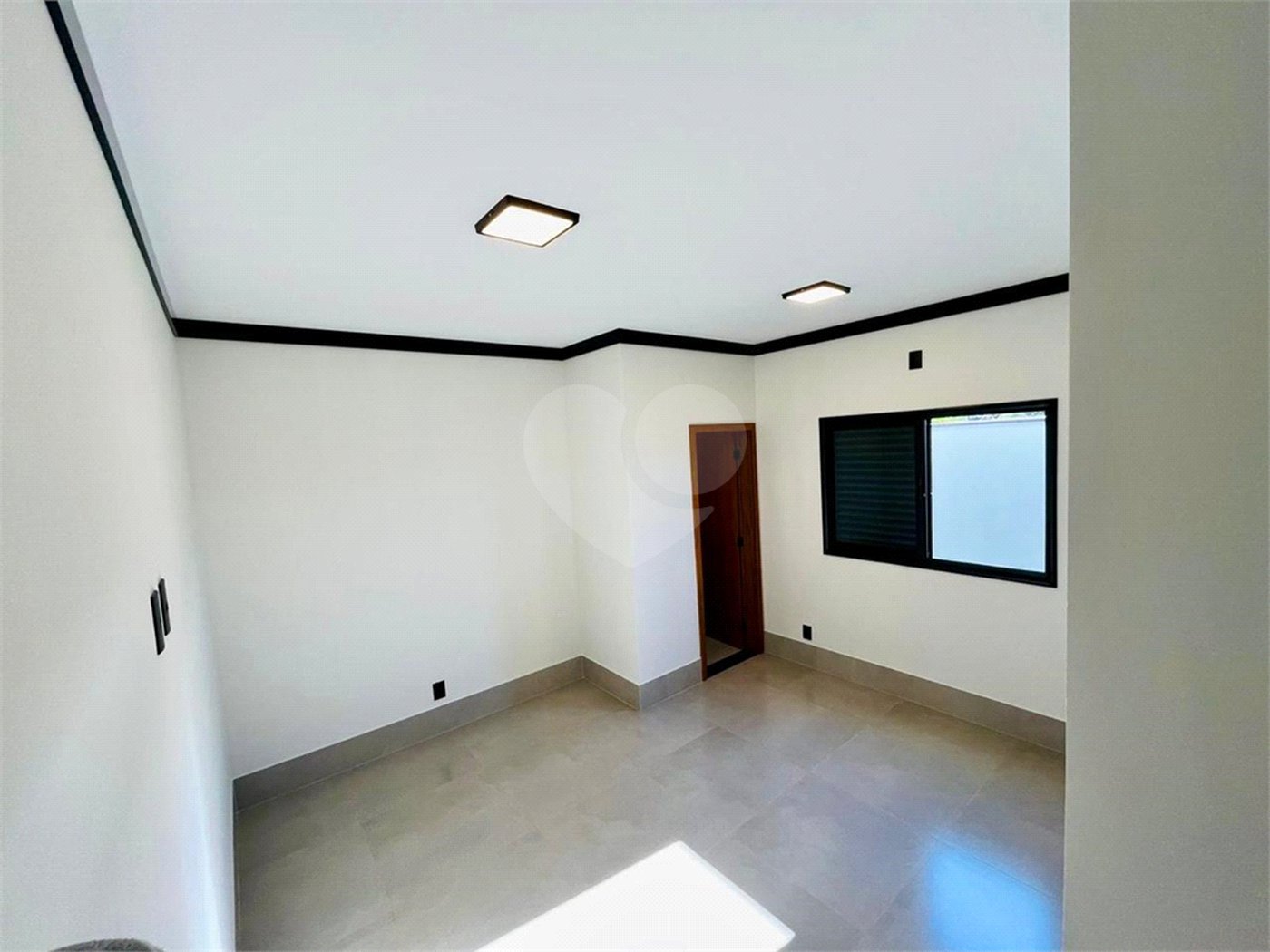 Casa à venda com 3 quartos, sendo 1 suíte,  no condomínio Cerejeiras, Araçoiaba da Serra - SP