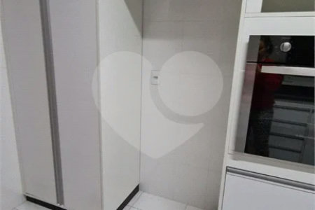 Casa à venda com 3 quartos, sendo 1 suíte, no condomínio Alvorada Parque Vitória, São Paulo - SP