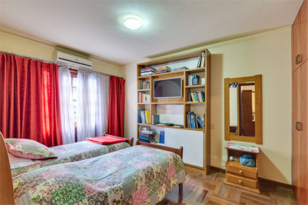 Casa à venda com 4 quartos, sendo 2 suítes, em Jardim Cordeiro, São Paulo, SP