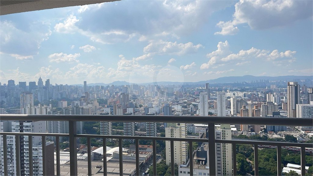 Apartamento á venda no 31o. andar com 126,53m2 COM VISTA PANORÂMICA PERMANENTE para a SERRA DA CANTAREIRA E PAULISTA, com 3 suítes e 2 vagas, Condomínio Clube,próximo do metro Brás. Estuda Proposta