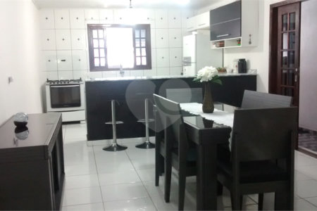 Sobrado à venda com 2 suítes em Jardim Obelisco, Poá, SP