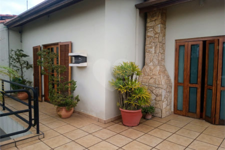 Sobrado à venda com 3 quartos, sendo 1 suíte, no Centro, Biritiba-mirim, SP