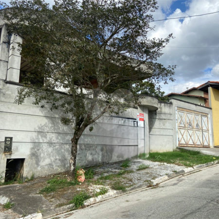 Sobrado à venda com 6 quartos, sendo 2 suítes, em Vila Áurea, Poá, SP