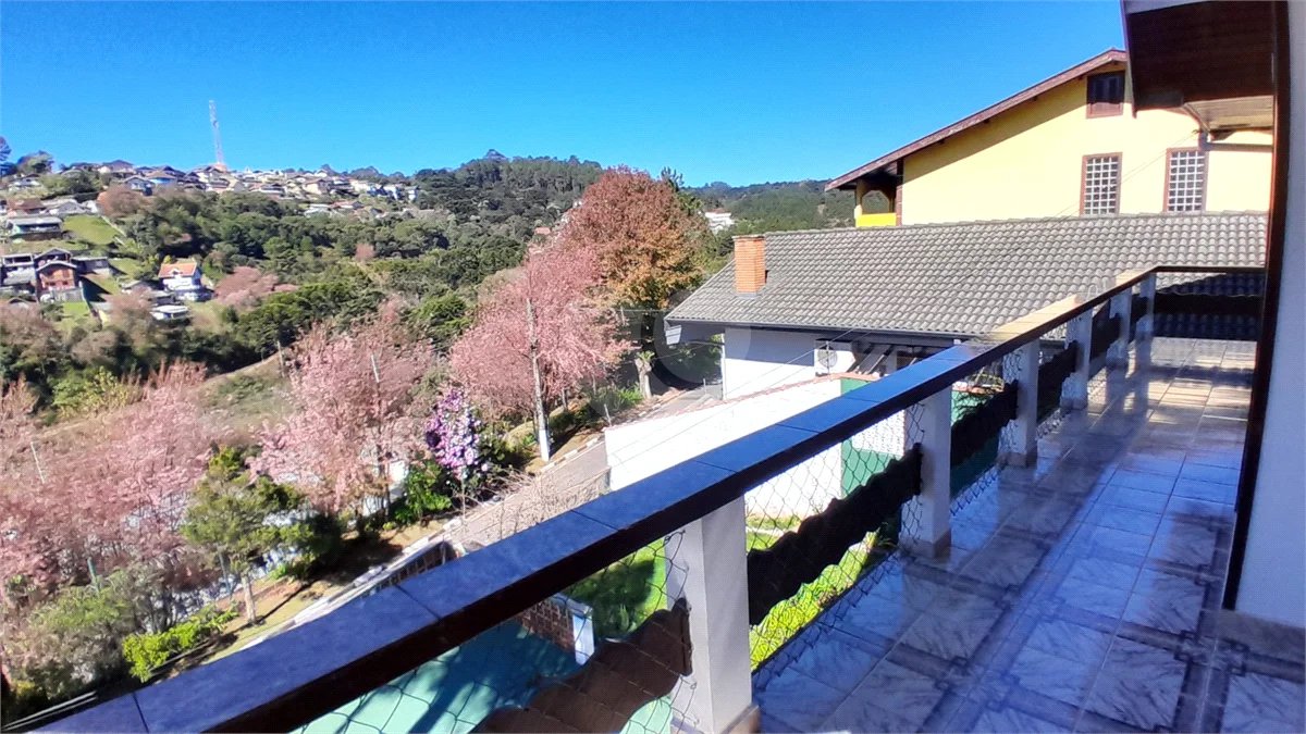 Sobrado à venda com 3 quartos, sendo 1 suíte, em Vila Isabela, Campos do Jordão, SP