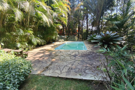 Casa à venda com 4 quartos, sendo 3 suítes, no condomínio Patrimônio do Carmo, São Roque - SP