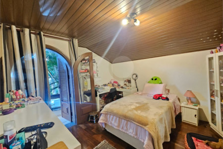 Sobrado à venda com 4 quartos, sendo 2 suítes, em Interlagos, São Paulo, SP