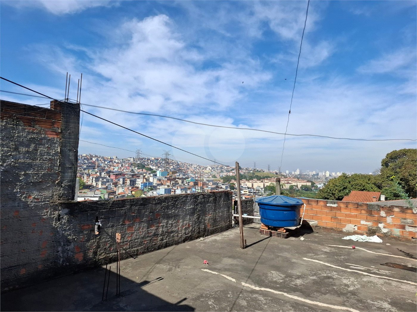 Sobrado à venda com 3 quartos, sendo 1 suíte, em Tremembé, São Paulo, SP
