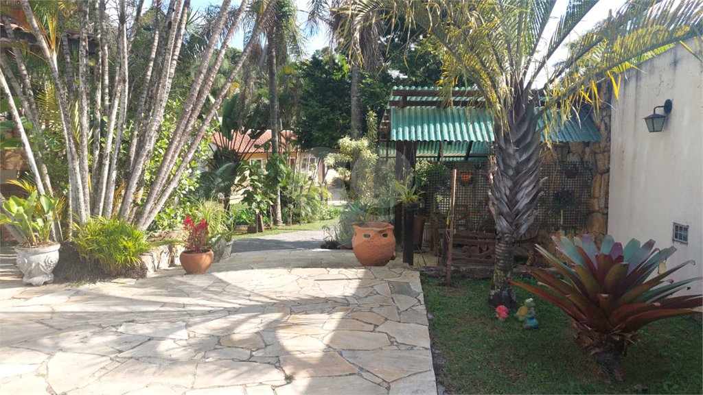 Casa à venda ou para alugar com 5 quartos, sendo 1 suíte, em Cumbari, Mairiporã, SP