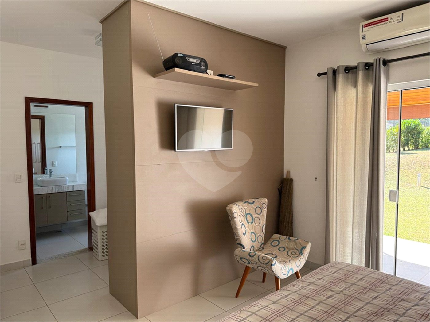 Casa à venda com 3 quartos, sendo 1 suíte, no condomínio Vale do Lago, Sorocaba - SP