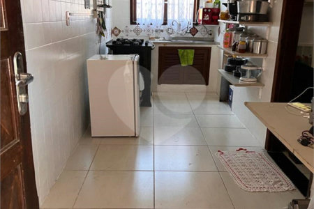 Casa à venda com 2 quartos, sendo 1 suíte,  no Centro, Bertioga, SP