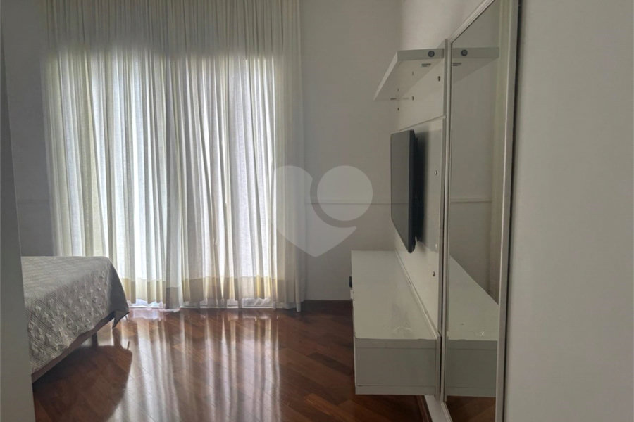Casa à venda com 4 quartos, sendo 3 suítes, no condomínio Parque Itatiaia, Mairiporã - SP