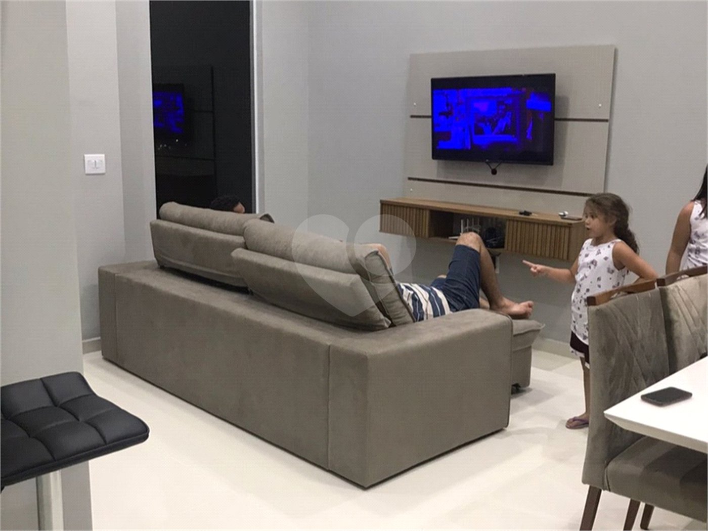 Casa à venda com 2 quartos, sendo 1 suíte, no condomínio Residencial Jardim, Sorocaba - SP