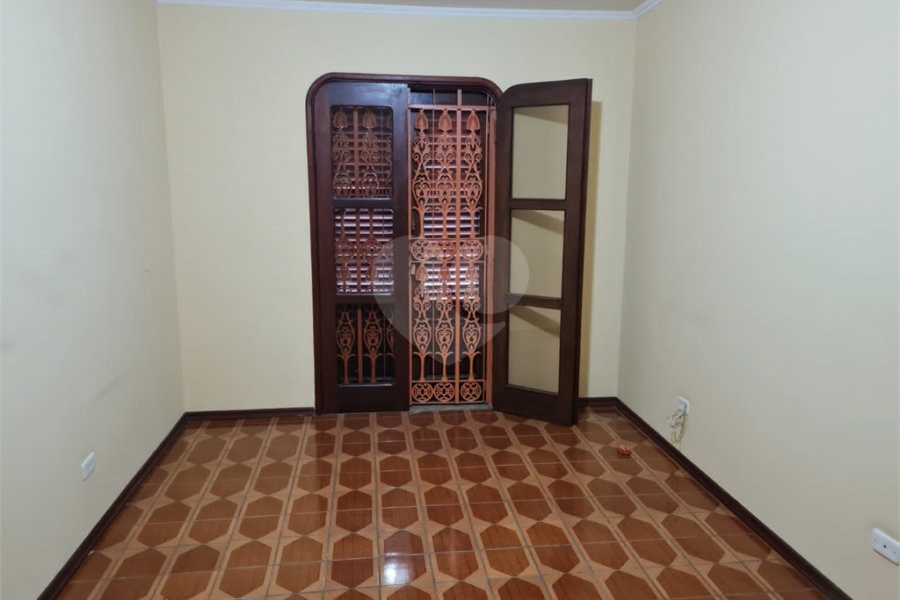 Sobrado à venda com 3 quartos, sendo 1 suíte, em Vila Tibagi, Guarulhos, SP