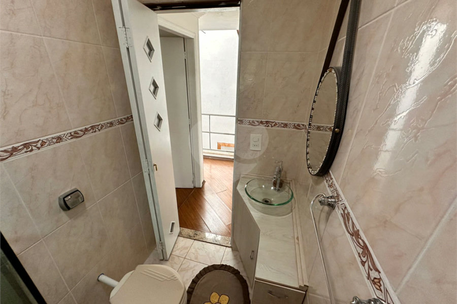 Casa à venda com 5 quartos, sendo 3 suítes, no condomínio Jd Itatinga, São Paulo - SP